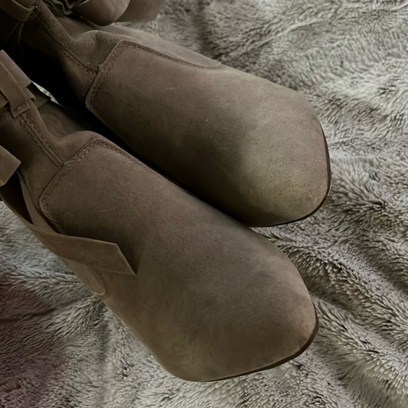 Taupe wedge booties 9.5 faux suede bow detail paper bag top Dalilah Shoe Dazzle - Picture 4 of 8